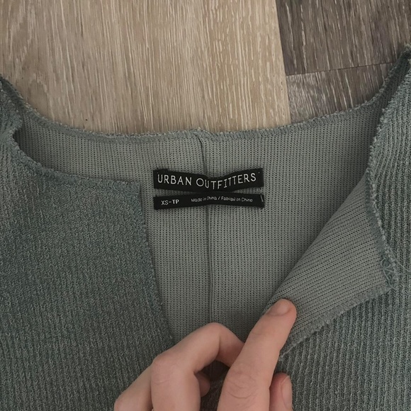 Urban Outfitters Sweater - Picture 4 of 4